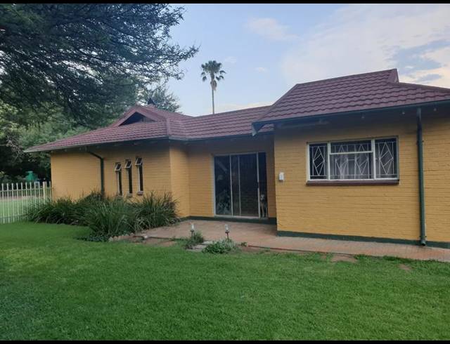 4 BEDROOM HOUSE FOR SALE IN WOLMARANSSTAD